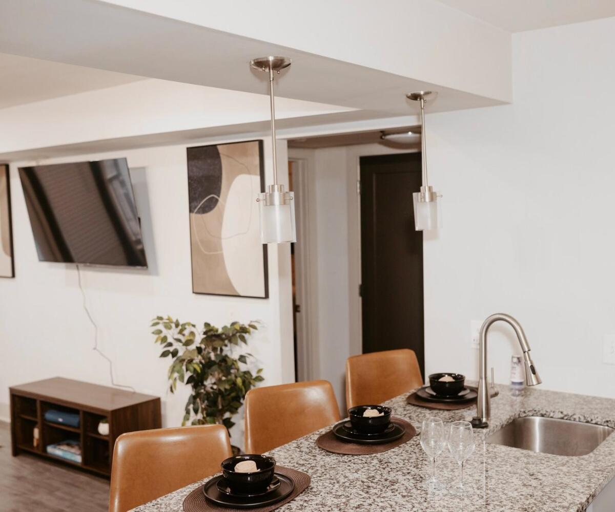 50 Shades Of Brown - The Battery Truist Park Apartment *
